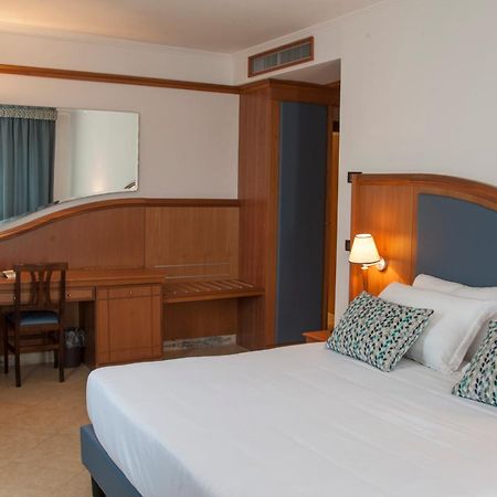 Hotel Centrale Сабаудиа Екстериор снимка
