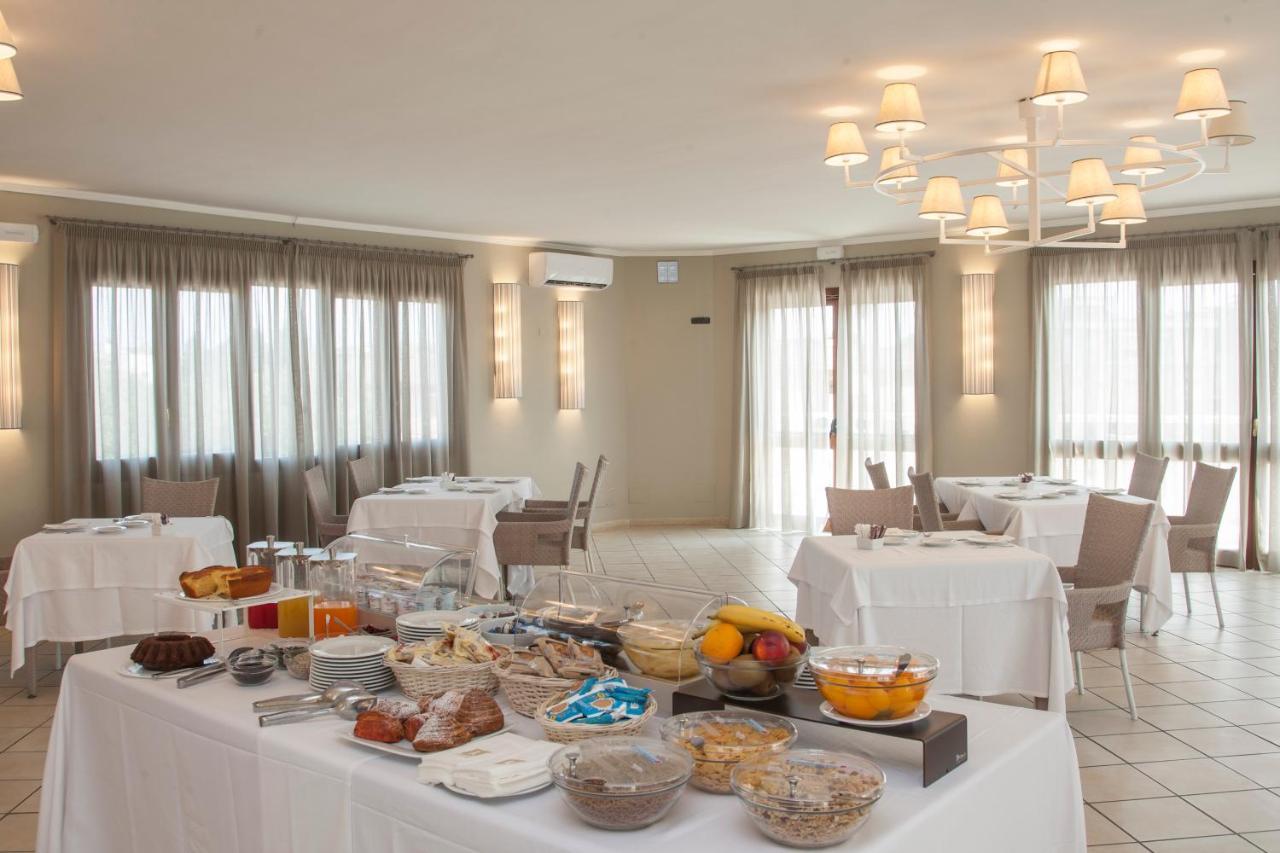 Hotel Centrale Сабаудиа Екстериор снимка