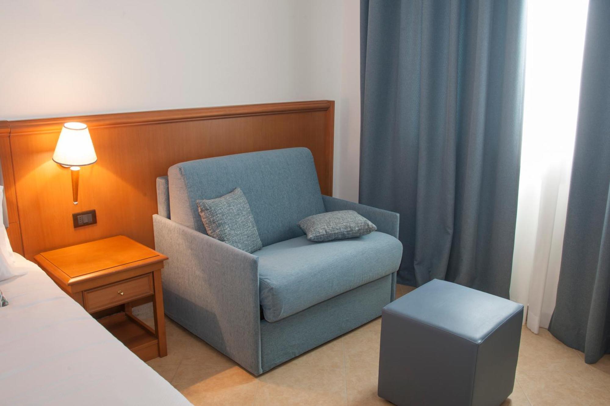Hotel Centrale Сабаудиа Екстериор снимка
