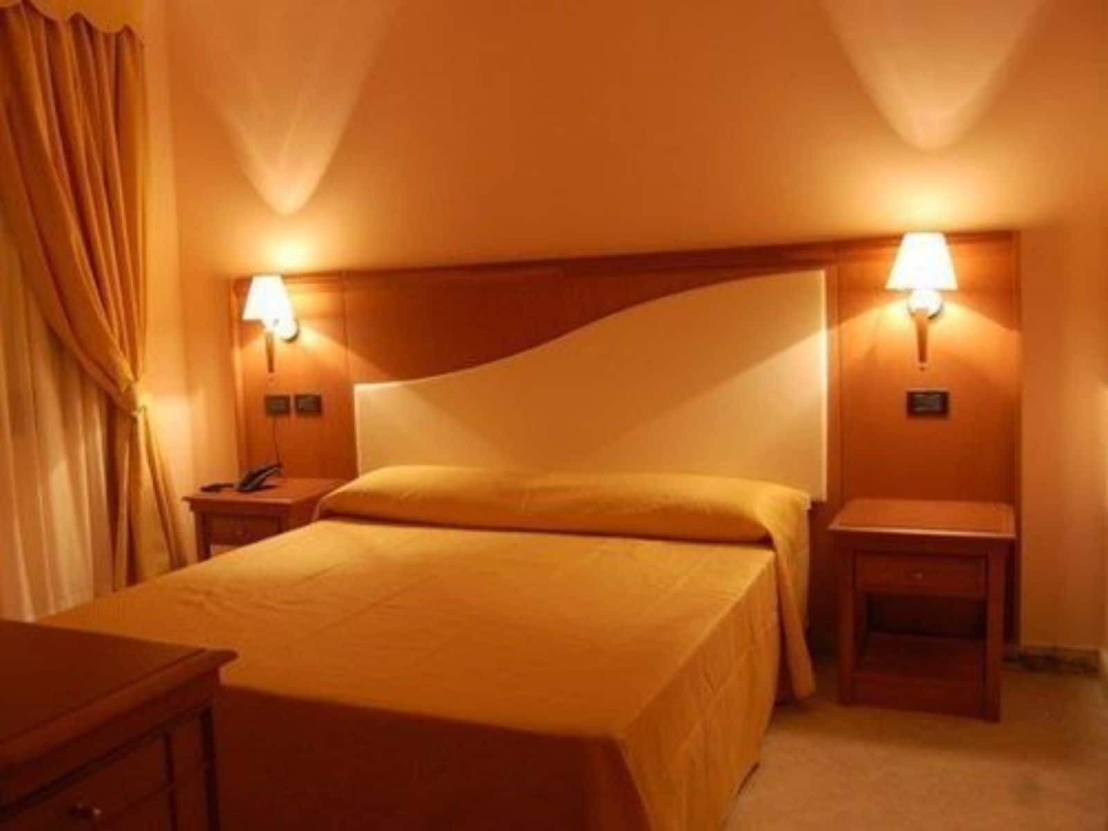 Hotel Centrale Сабаудиа Екстериор снимка