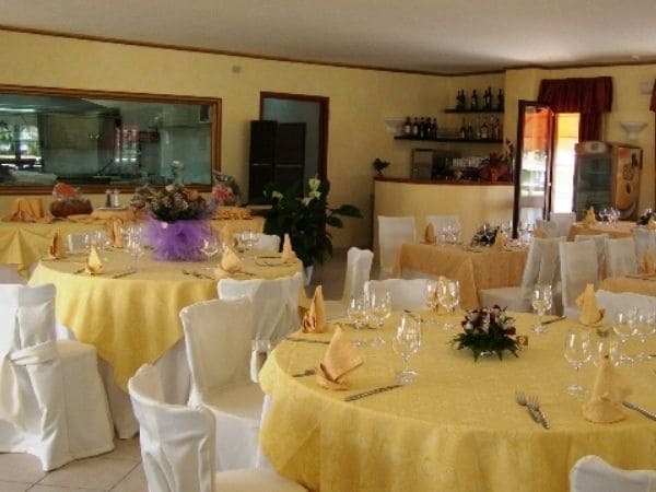 Hotel Centrale Сабаудиа Екстериор снимка
